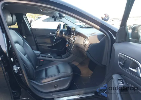 2015 Mercedes-Benz Gla 250 4Matic z USA, uszkodzony, nr VIN WDCTG4GB0FJ099584